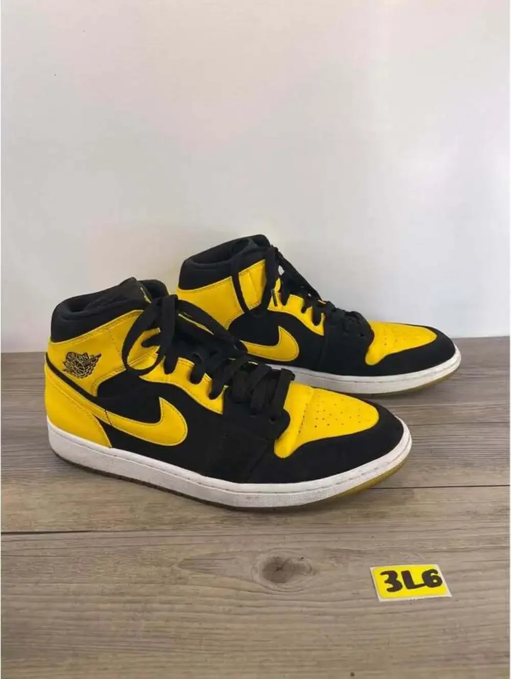 Air Jordan 1 Mid New Love 2017 Black University Gold Sneakers Size 12 554724-035